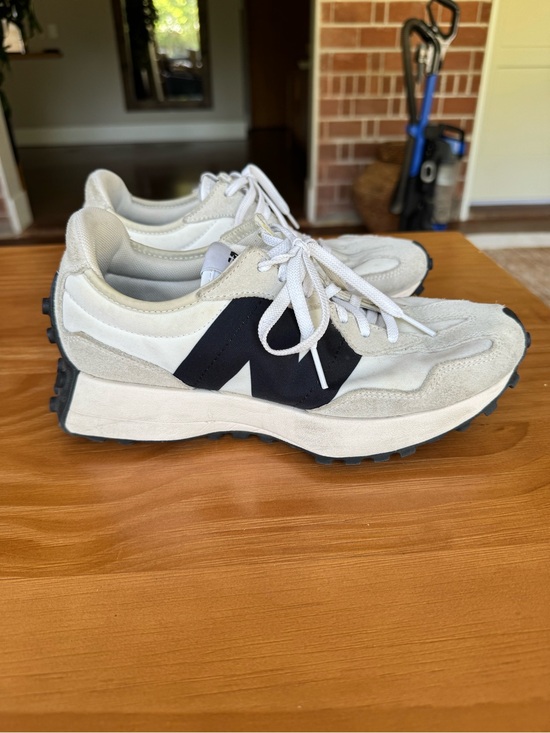 New Balance Shoes - New Balance Women’s 327 Sneaker Size 8